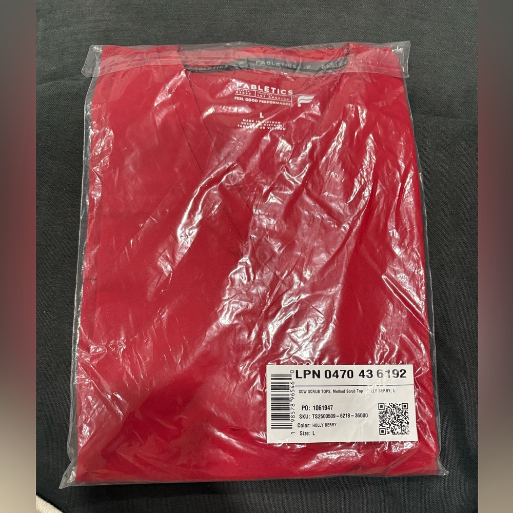 Fabletics Method 2-Pocket Scrub Top NWT - image 3